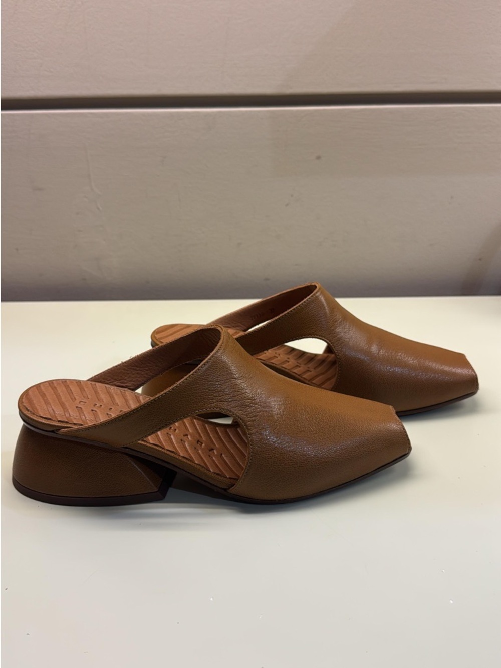 Chie Mihara Tan Brown neutral quiet luxury Leather Slip-On Mules NWT